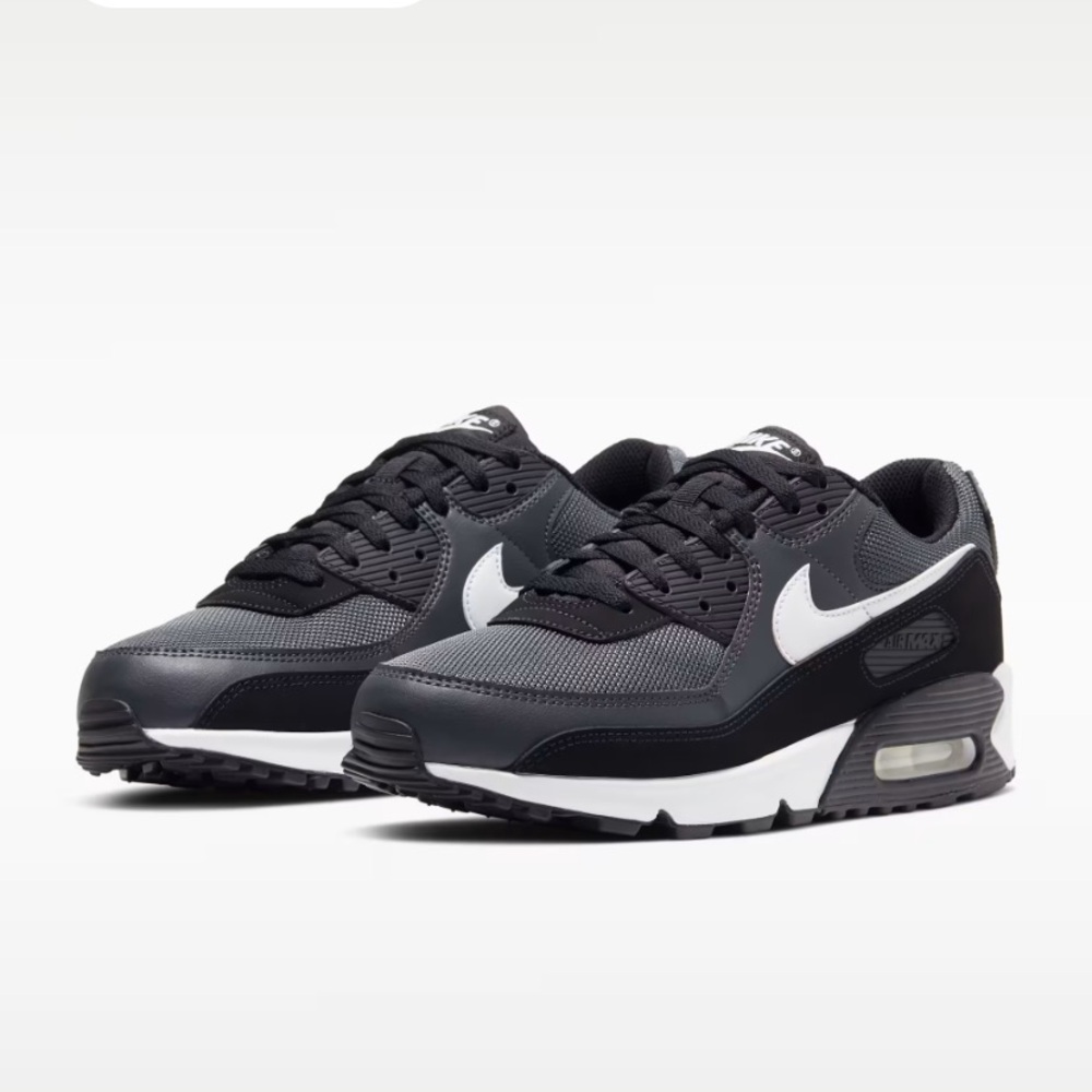 Nike air max black men’s size 8